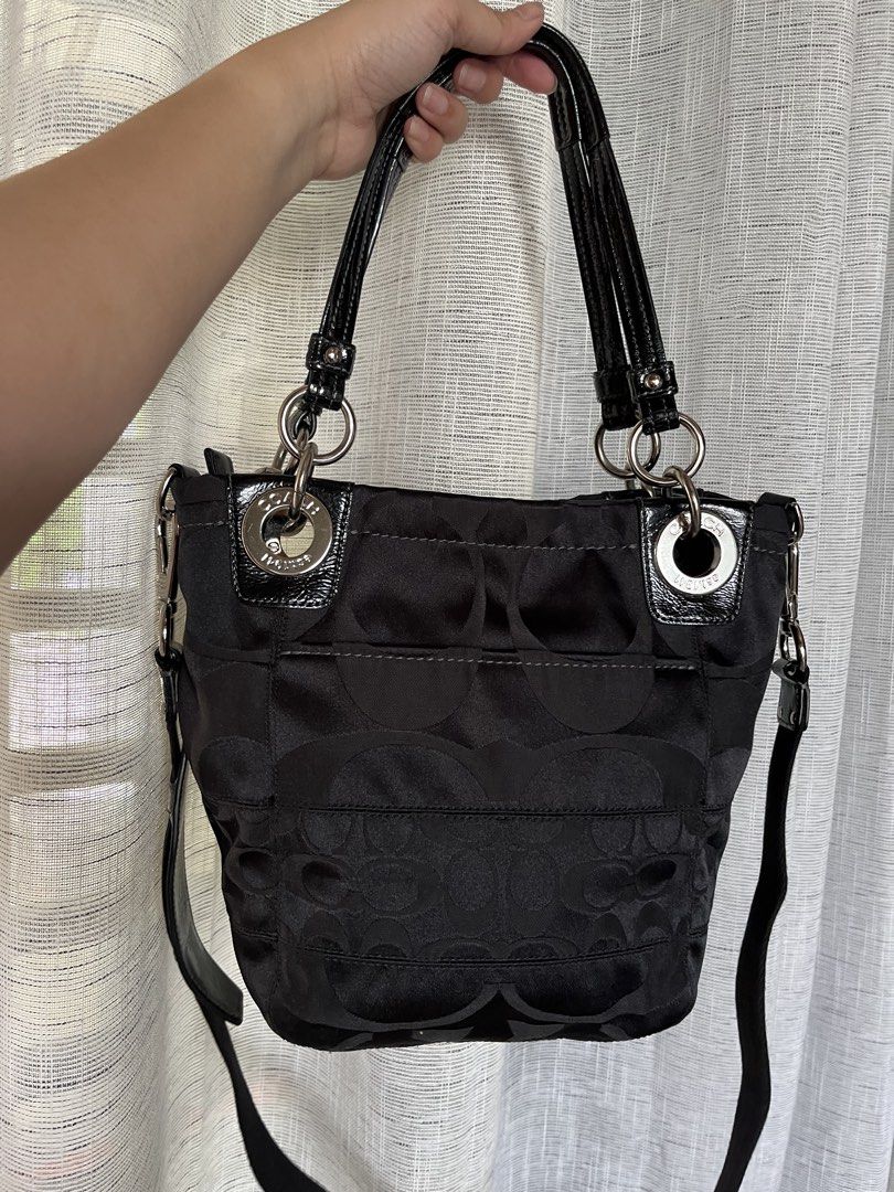 Vintage Coach Alex (Category: Tote Bags) located in Bacolod City. Submitted by gin.knee (Listing ID 1461362487, Image 3). Description: Rank SA No Issues Can send more pics or vids.