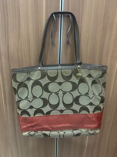 (Category: ) located in . Submitted by reenewardrobe (Listing ID 1461483267, Image 1). Description: .