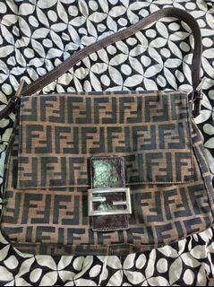 (Category: ) located in . Submitted by shoptokyothrift (Listing ID 1461391556, Image 1). Description: .