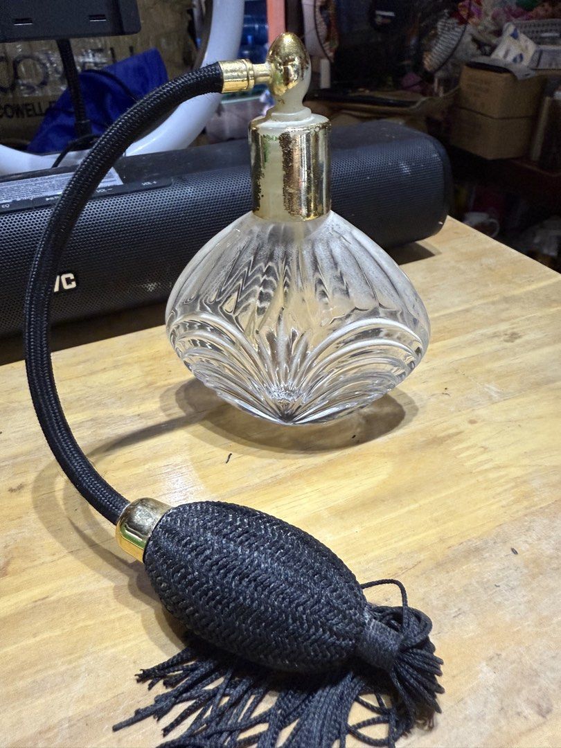 Vintage Glass Perfume Atomizer Bottle with Bulb Sprayer (Category: Fragrance & Deodorants) located in Pilar. Submitted by faveanyshop (Listing ID 1461353651, Image 2). Description: - Beautiful vintage glass perfume bottle - Classic fan-shaped design - Gold-tone accent - Includes black bulb sprayer and tassel - Perfect for displaying perfume or as a decorative piece - Adds old-world charm to your vanity - Approximately 6 inches tall.