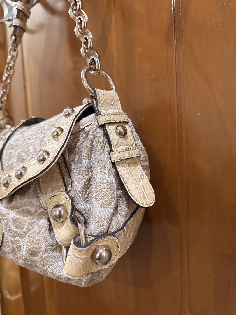 Vintage Guess Bag with Hang Tag (Category: Shoulder Bags) located in Pasig City. Submitted by uncannyxgirl (Listing ID 1461427641, Image 3). Description: Dm for more info :)) RFS: will buy bigbang tix 💗💗💗.