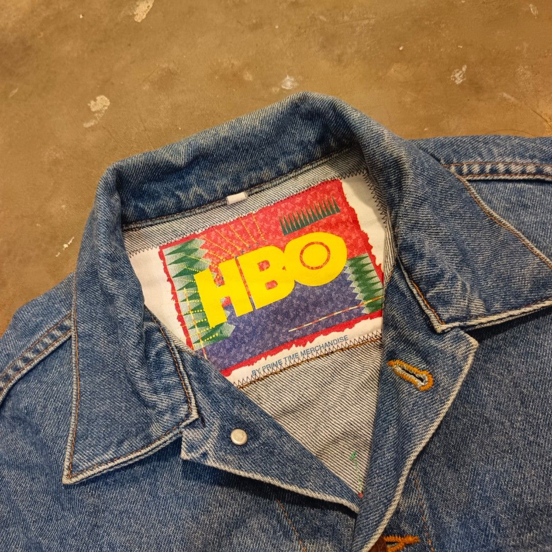 Vintage HBO Denim Jacket (Category: Coats, Jackets and Outerwear) located in Currimao. Submitted by jerson120 (Listing ID 1461364677, Image 2). Description: - Classic blue denim jacket - Features an authentic HBO tag inside - Button-up front closure - Button cuffs for adjustable fit - Standard, comfortable fit - Ideal for HBO enthusiasts and collectors - A stylish addition to any casual wardrobe.