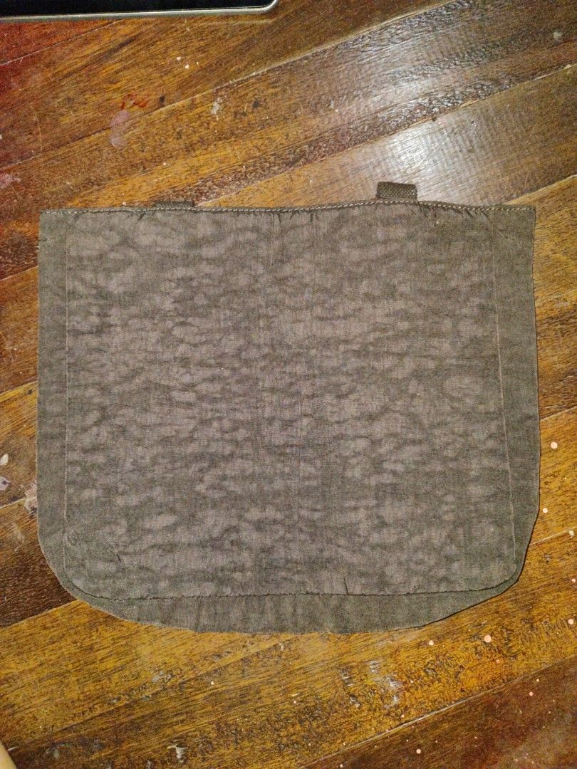 Vintage Kipling padded laptop sleeve / bag (Category: Purses & Pouches) located in Dasmarinas. Submitted by cronaur (Listing ID 1461480125, Image 2). Description: - Brand: Kipling - Material: Brown Corduroy - Closure: Two strap closures on the front - Use: For laptop or tablet/ipad^^.