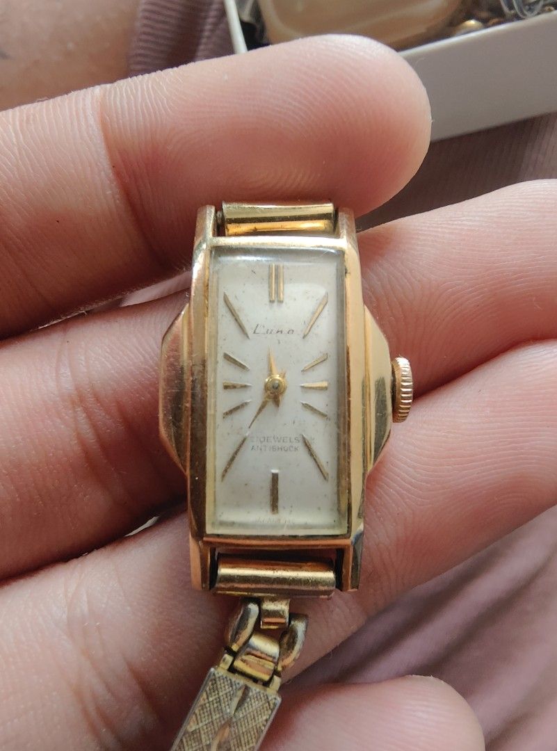 Vintage Ladies Watch (Category: Women's Watches) located in Lipa City. Submitted by preloves.ph (Listing ID 1461526234, Image 3). Description: As is condition need battery replacement luna is winding type Luna 14k gold filled Anne Clark Anne Clark AN-1021-09 Lipa City Batangas.