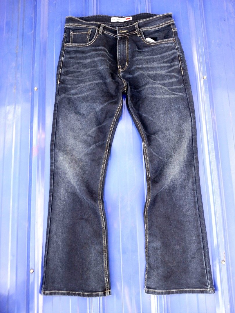 Vintage Levi's 517 Dark Washed Bootcut Jeans (Category: Jeans) located in Alaminos. Submitted by nangthrithriftlang (Listing ID 1461431937, Image 3). Description: W-36 L-40 1200 shipped.