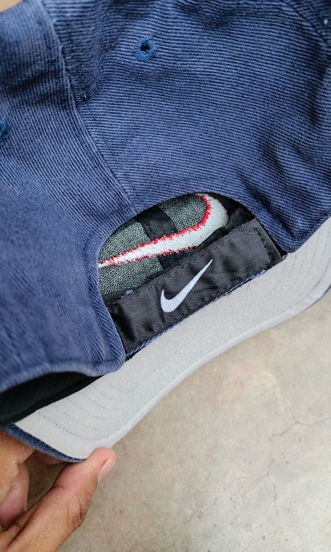 Vintage Nike (Category: Tshirts & Polo Shirts ) located in Davao. Submitted by st333tcartel (Listing ID 1461505325, Image 3). Description: Issue: Missing top button..