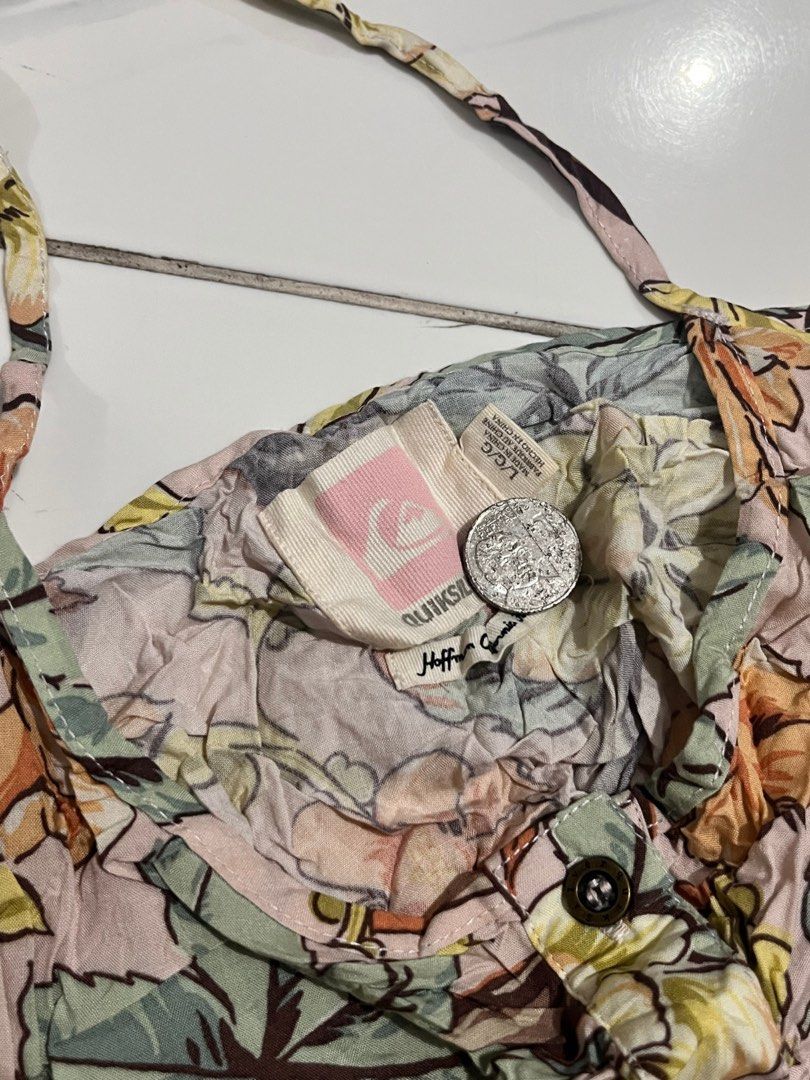 VINTAGE QUIKSILVER TOP (Category: Dresses) located in Magarao. Submitted by chalkzone20 (Listing ID 1461507831, Image 3). Description: Pm if you’re interested!.