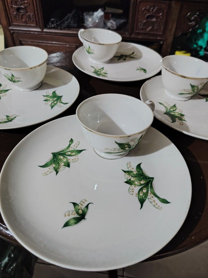 Vintage Tea Cup and Saucer Set (Category: Coffee & Tea Tableware) located in Luisiana. Submitted by sahayamay77 (Listing ID 1461324873, Image 2). Description: - Set of 4 vintage tea cups and saucers - Features delicate lily of the valley floral design - Elegant gold trim on cups and saucers - Ideal for tea parties, gatherings, or decorative display.