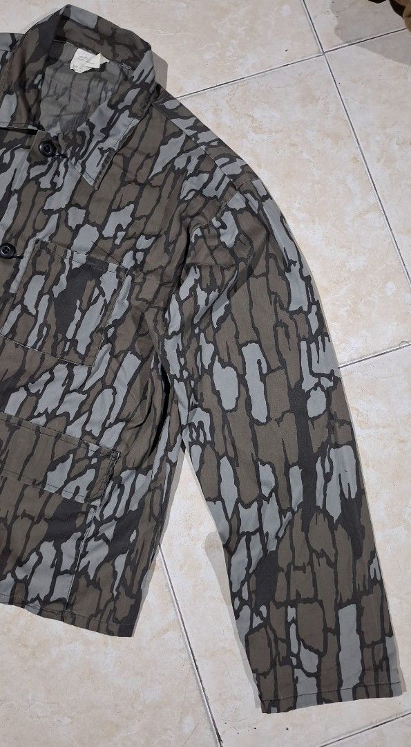 Vintage tree bark camou shirt (Category: Coats, Jackets and Outerwear) located in Baguio. Submitted by thriftrot (Listing ID 1461492261, Image 2). Description: tree bark hunting shirt made in usa no major issue in very good condition large l25.5 w23.5 loc. baguio add shippjng fee.