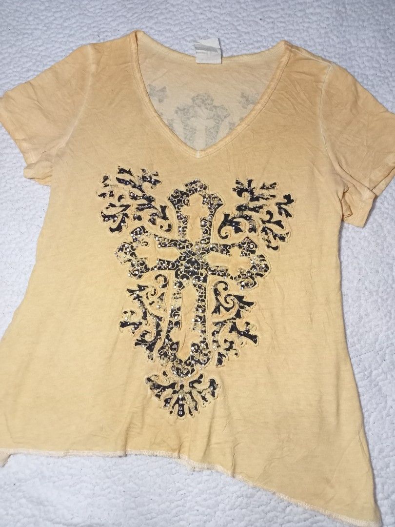 Vintage Vocal Gothic Cross Top (Category: Shirts) located in Manila. Submitted by xtycalz (Listing ID 1461460106, Image 3). Description: vintage vocal rhinestone gothic cross top mine : 300 grab : 350 lock : 380 au details brand : vocal color : yellow condition : complete rhinestones, sign of usage. may part na mas sobrang yellow compare sa ibang parts, idk ano tawag check last 4 pictures na lang po 🥨 read details and check pictures before purch
