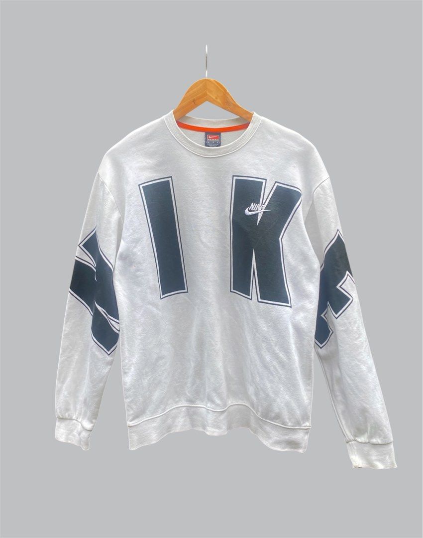 VINTAGE Y2K NIKE SWEATER (Category: Announcements) located in Calamba. Submitted by foundthrift (Listing ID 1461384771, Image 1). Description: VINTAGE NIKE SWEATER Condition.excellent W 22 L 27 Size. Large on tag Color rate 9/10 issue. Minimal stain Price: 1200 php Plus shipping fee Loc calamba laguna - Color may vary due the lighting - Payment first Gcash/Paymaya - No Cod - Shipping via J&T express - Check details before dm me .