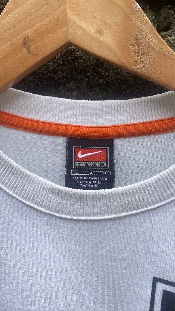 VINTAGE Y2K NIKE SWEATER (Category: Announcements) located in Calamba. Submitted by foundthrift (Listing ID 1461384771, Image 2). Description: VINTAGE NIKE SWEATER Condition.excellent W 22 L 27 Size. Large on tag Color rate 9/10 issue. Minimal stain Price: 1200 php Plus shipping fee Loc calamba laguna - Color may vary due the lighting - Payment first Gcash/Paymaya - No Cod - Shipping via J&T express - Check details before dm me .