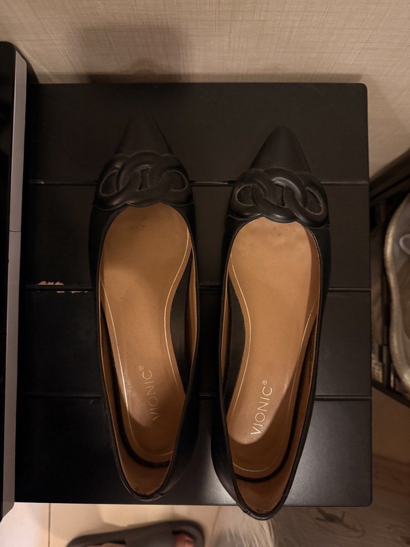 Vionic Arielle Black Nappa Leather Pointed Toe Flats - US 8 (Category: Flats & Sandals) located in Taguig. Submitted by PF910 (Listing ID 1461548870, Image 3). Description: Used once. Realized that I should have gotten a smaller size - Brand: Vionic - Style: Arielle Flats - Material: Nappa Leather - Color: Black - Toe Style: Pointed - Features: Decorative knot detail on vamp, good grip soles - Size: 8 US / 38.5 EU - Condition: Comes with original