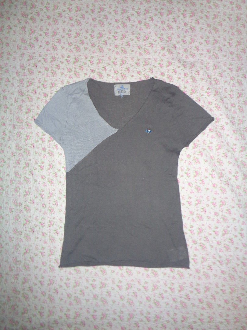 Vivienne Westwood Grey Wool-Cotton Tee (Category: Tshirts & Polo Shirts ) located in Batangas. Submitted by gelidium_lloyd (Listing ID 1461553482, Image 1). Description: - Authentic Vivienne Westwood archive piece - Iconic orb logo embroidered on chest - Unique light grey panel on left shoulder - Made in Italy - Material: 70% Wool, 30% Cotton offers 🫴 ⁉️.