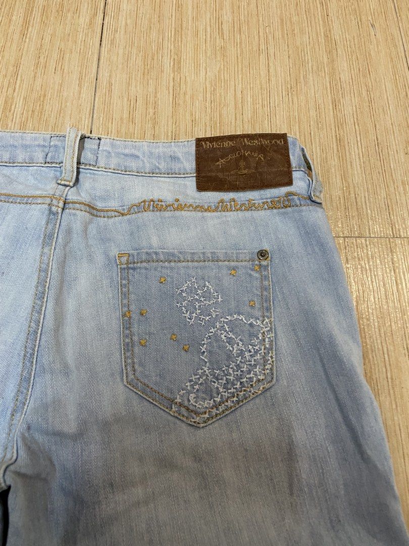 Vivienne Westwood Jeans Authentic (Category: Jeans) located in Legazpi City. Submitted by luxrystreet (Listing ID 1461456166, Image 3). Description: ▪️Vivienne Westwood Jeans Authentic🔥 ▪️WAIST: 28-33 ▪️LENGHT: 38 ▪️LEG OPENING: 6 ▪️IN EXCELLENT CONDITION ▪️COLOR MAY VARY DUE TO LIGHTING ▪️MANAGE YOUR EXPECTATIONS ▪️CRISPY CONDIII CAN PROVIDE OTHER PICTURES UPON REQUEST ISSUE(S): NONE.