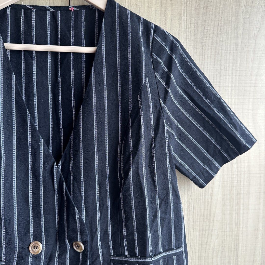 V-neck Double-breasted Top (Category: Others Tops) located in Makati City. Submitted by alilbitofeverything.ph (Listing ID 1461367008, Image 2). Description: 📍Makati Size: small No flaws.