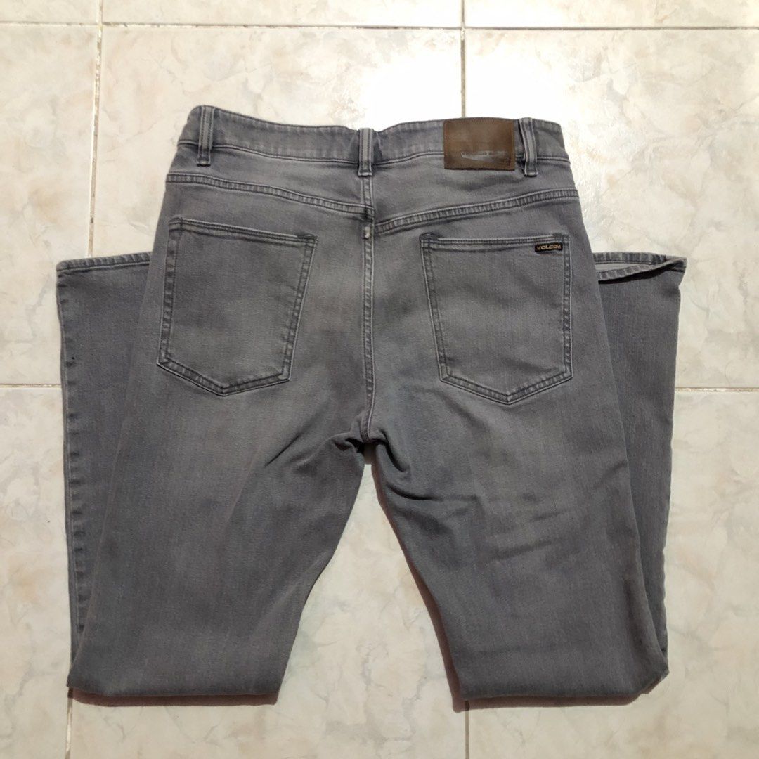 VOLCOM PANTS (Category: Jeans) located in Manila. Submitted by momosshix2001 (Listing ID 1461438804, Image 2). Description: VOLCOM PANTS WAIST:33 LENGTH:41 HEM:7.5 800 plus sf.