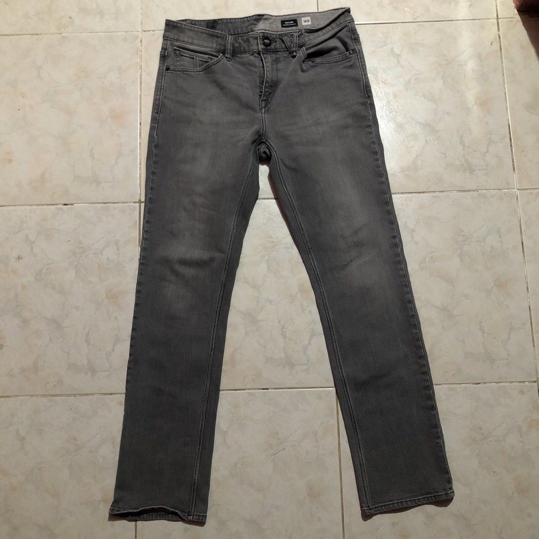 VOLCOM PANTS (Category: Jeans) located in Manila. Submitted by momosshix2001 (Listing ID 1461438804, Image 1). Description: VOLCOM PANTS WAIST:33 LENGTH:41 HEM:7.5 800 plus sf.
