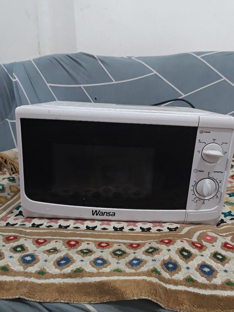Wansa Microwave Oven (Category: Ovens & Toasters) located in Pasig City. Submitted by edison_cruz (Listing ID 1461479770, Image 1). Description: Brandnew never use Wansa microwave 3500 Pasig area.