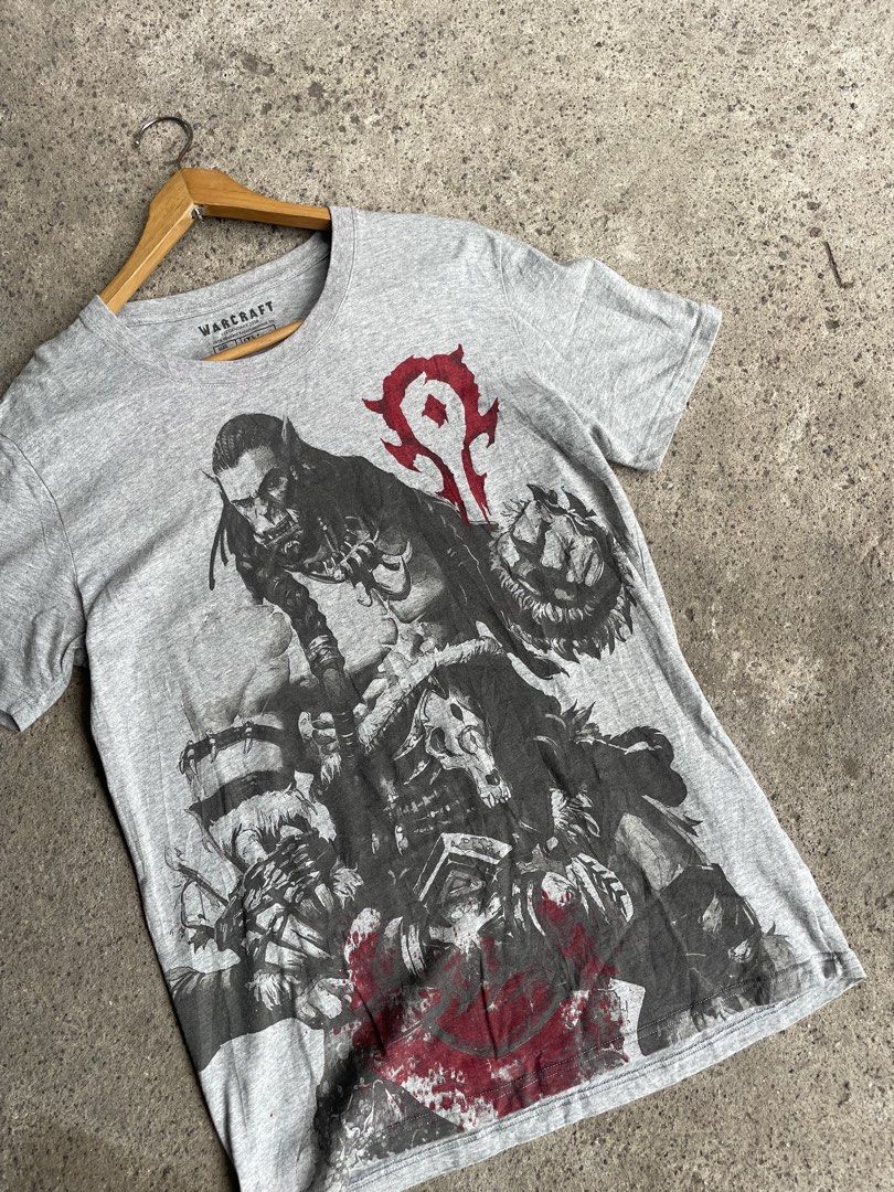 Warcraft T-Shirt - Grey - Size L (Category: Tshirts & Polo Shirts ) located in General Santos City (Dadiangas). Submitted by christbluee (Listing ID 1461461184, Image 2). Description: - Grey t-shirt with iconic Warcraft graphic - Features the Horde symbol prominently on the front - 'WARCRAFT' text printed on the back near the collar - Made from comfortable 100% cotton - Size: Large (L) - Ideal for any devoted Warcraft enthusiast!.