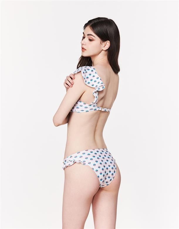 Wave Shine圓點荷葉邊Bikini-XS （分類：泳衣）位於 Hong Kong。 由 shungigi 提交（商品編號 1461401476，圖片 5）。簡介： 台灣品牌 9成新 只著過一次 尺寸請看圖6& 7 *只接受 payme 、 FPS或Alipay 付款 *請自行看清楚尺碼是否岩身，不設退款、退貨及更換 *No exchange *可面交或順豐到付。