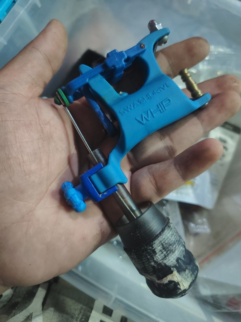 Whip Swashdrive Tattoo Machine with Accessories (Category: Craft Supplies & Tools) located in Lipa City. Submitted by preloves.ph (Listing ID 1461525832, Image 1). Description: Swashdrive Whip Rotary type Di na nagana power supply bigay ko na lang din baka magawa nyo Pwede kayo magdala ng powersupply para matry nyo nakatambak na lang eh. Swashdrive whip rotary type Converter to cartridge type needles 16 pcs 23rm 4 pcs 9rl 7 pcs 3rl Lipa City Bata