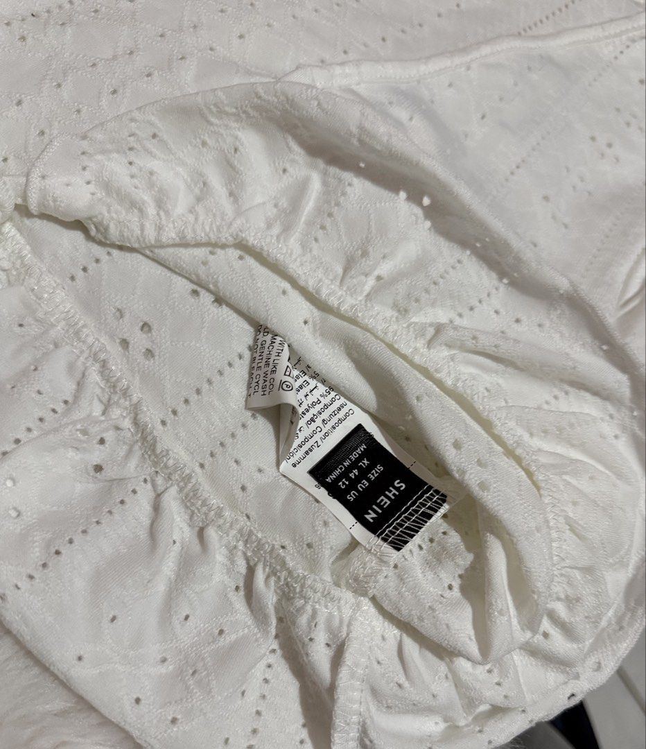 White Blazer Blouse XL (Category: Blouses) located in Aglipay. Submitted by nnayam23_05 (Listing ID 1461343972, Image 2). Description: Topper Brand new .