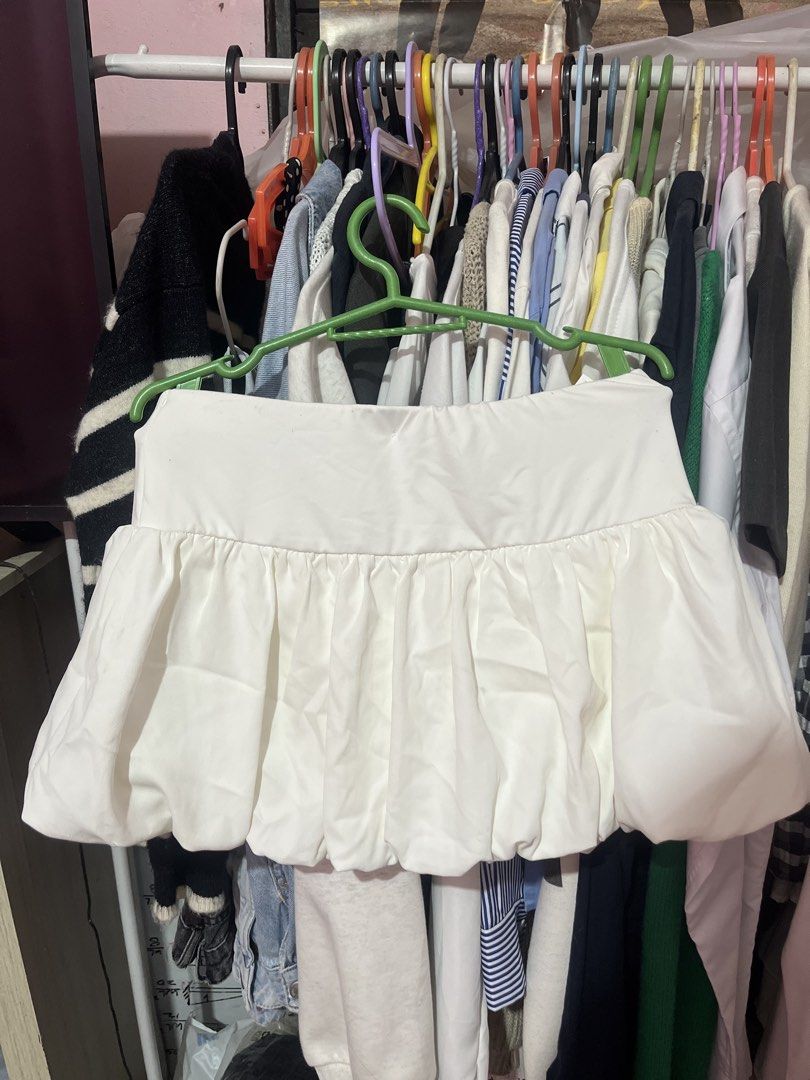 White Bubble Skirt (Category: Skirts) located in Valenzuela. Submitted by skiesrc (Listing ID 1461362882, Image 2). Description: - White bubble skirt - High-waisted style - Elastic waistband for comfort - Fun, puffy silhouette - Versatile: dress up or down - Looks great with fitted tops.