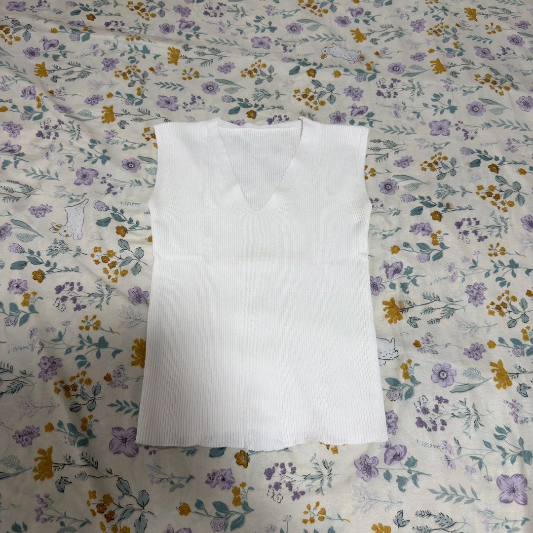 White Knitted Top (Category: Others Tops) located in Manila. Submitted by declutters.wrdrb (Listing ID 1461474086, Image 1). Description: .
