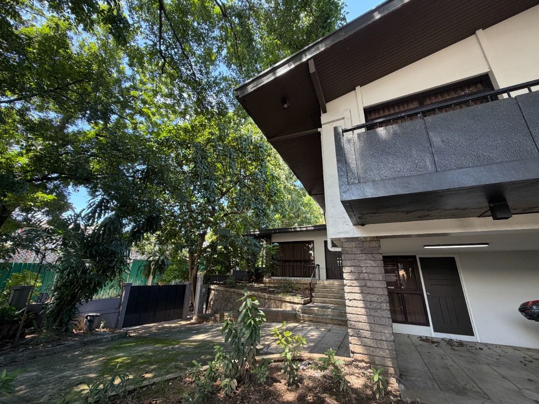 WHITE PLAINS 601sqm ELEVATED CORNER LOT - P150M (Category: House & Lot) located in Pasig City. Submitted by LaraSVicente (Listing ID 1461361605, Image 3). Description: WHITE PLAINS CORNER HOUSE & LOT FOR SALE | ₱150M A prime 601 sqm elevated corner property in White Plains, Quezon City, with a solid and well-maintained family home featuring bright, tastefully updated interiors. The property offers the best of both worlds: a highly desirable corne
