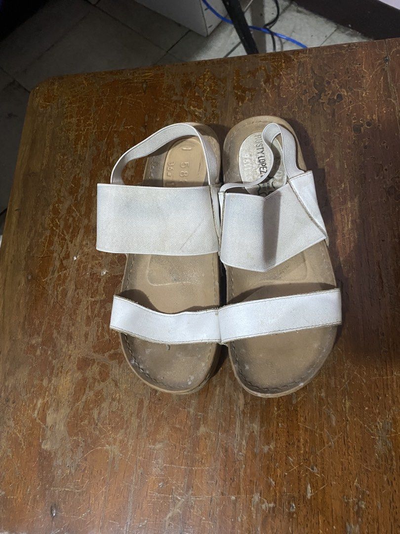 White Platform Sandals (Category: Flats & Sandals) located in Manila. Submitted by wemomoer (Listing ID 1461476229, Image 2). Description: No box Lalamove/J&T + shipping fee If meet up, in malls only Pm lang for more questions.