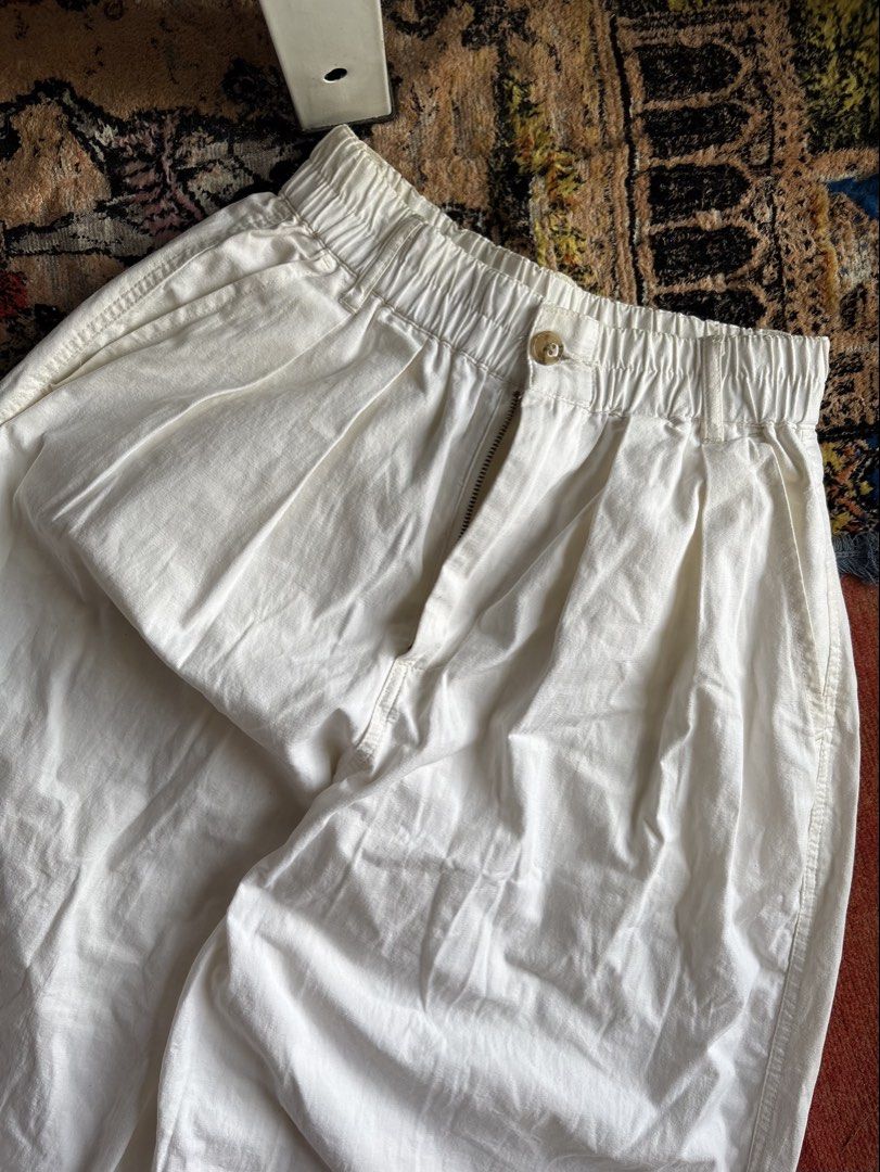 White Pleated Barrel Pants (Category: Jeans) located in Pasay City. Submitted by namastenamstenamaste (Listing ID 1461384572, Image 2). Description: White Pleated Barrel Pants Baggy No issue W: 26-32 L: 37 Thighs: 16 Legop: 10 +sf.