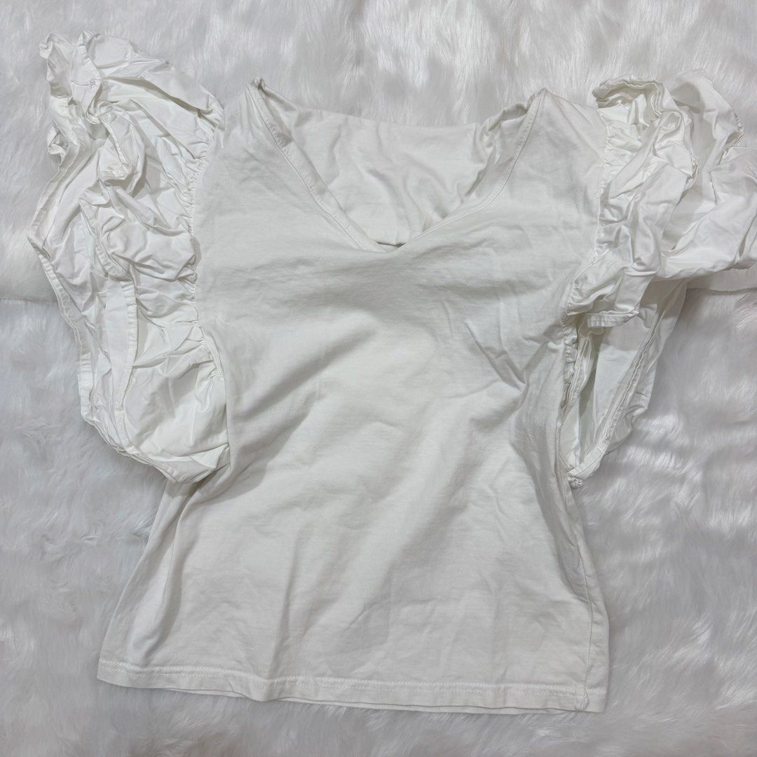 Zara White Puff Sleeve V-Neck Top (Category: Blouses) located in Legazpi City. Submitted by lezarellesque (Listing ID 1461440229, Image 1). Description: Washtags/tags removed, thus the low price. Please read :)) 1. Kindly refrain from asking for when worn photos. I will include them in the listing if I have, or if I was able to get one from the product website, like this photo here. 2. Last price posted as I bought these at higher costs and I bar