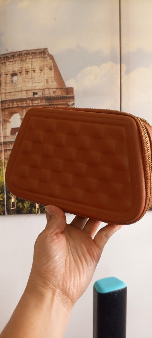 White Quilted Crossbody Bag with Zigzag Strap (Category: Cross-body Bags) located in Manila. Submitted by swshop.705 (Listing ID 1461442468, Image 3). Description: Take these 2 for 350 only. - Cute white crossbody bag - Stylish quilted pattern on the front - Detachable zigzag strap for versatile styling - Elegant gold zipper details - Ideal for everyday use or evening outings - Spacious enough for your phone, wallet, and keys - Lightweight and ea