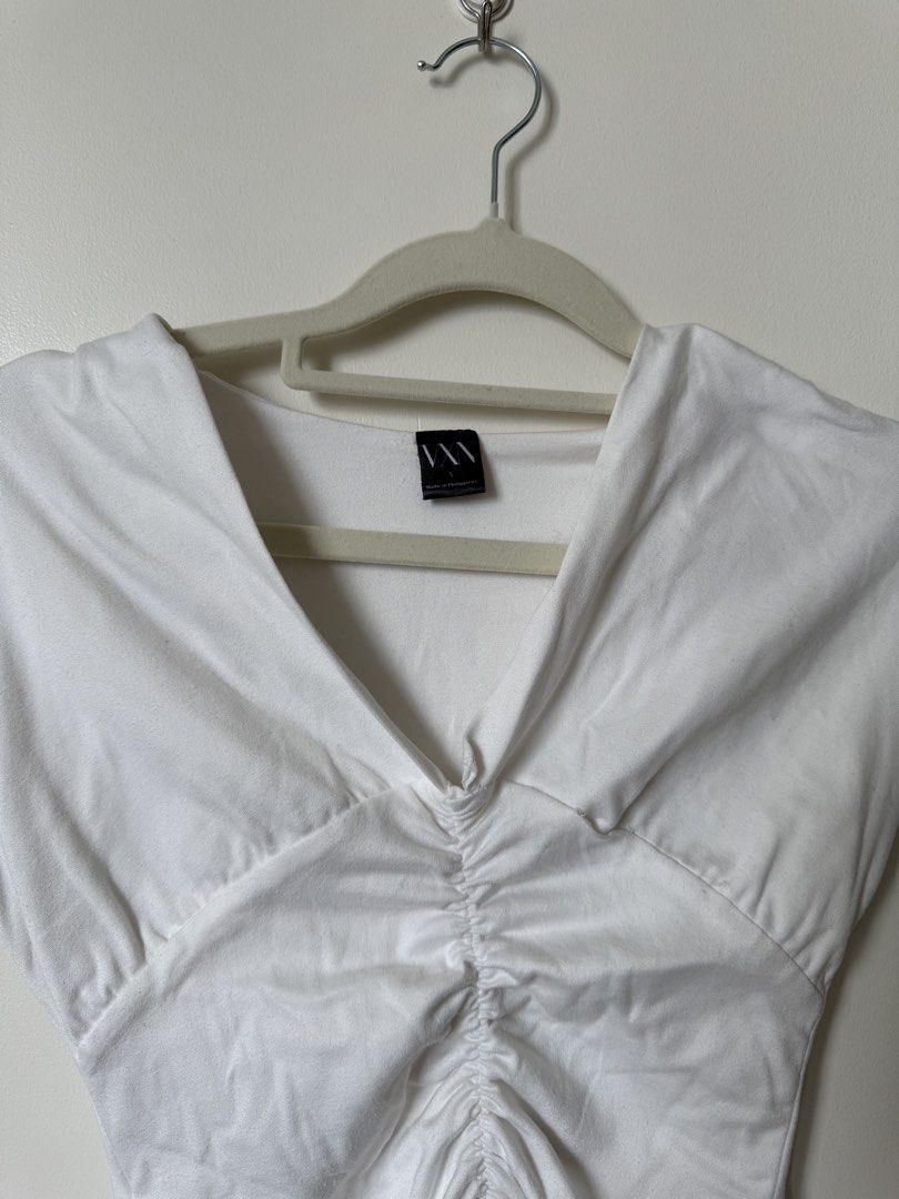 White Ruched V-Neck Top (Category: Blouses) located in Pasig City. Submitted by yensyard__ (Listing ID 1461381551, Image 2). Description: - xs-s frame - White short-sleeved top - Deep V-neckline - Ruching detail down the front for a flattering fit - Simple and versatile wardrobe staple.