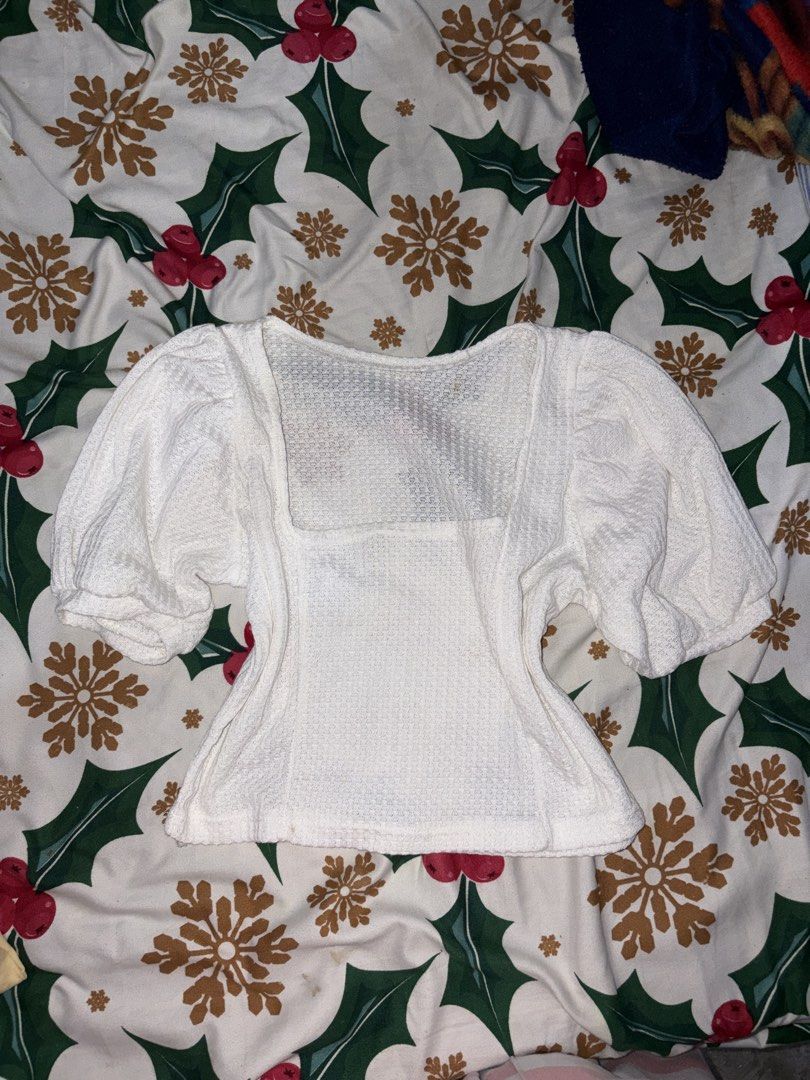 White Square Neck Puff Sleeve Textured Top (Category: Blouses) located in Manila. Submitted by fayevoritegoods (Listing ID 1461476326, Image 1). Description: - White textured cropped top - Square neckline - Cute puff sleeves - Versatile for dressing up or down - Comfortable fabric for everyday wear.