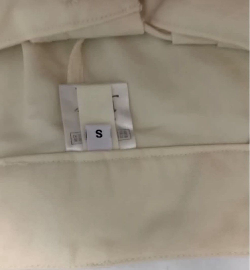 White Wide Leg Pleated Pants Size S (Category: Other Bottoms) located in Manila. Submitted by decluterthings888 (Listing ID 1461326748, Image 2). Description: - White wide leg pants - High-waisted with front pleats - Tag indicates size S - Perfect for dressing up or down - Comfortable fit.