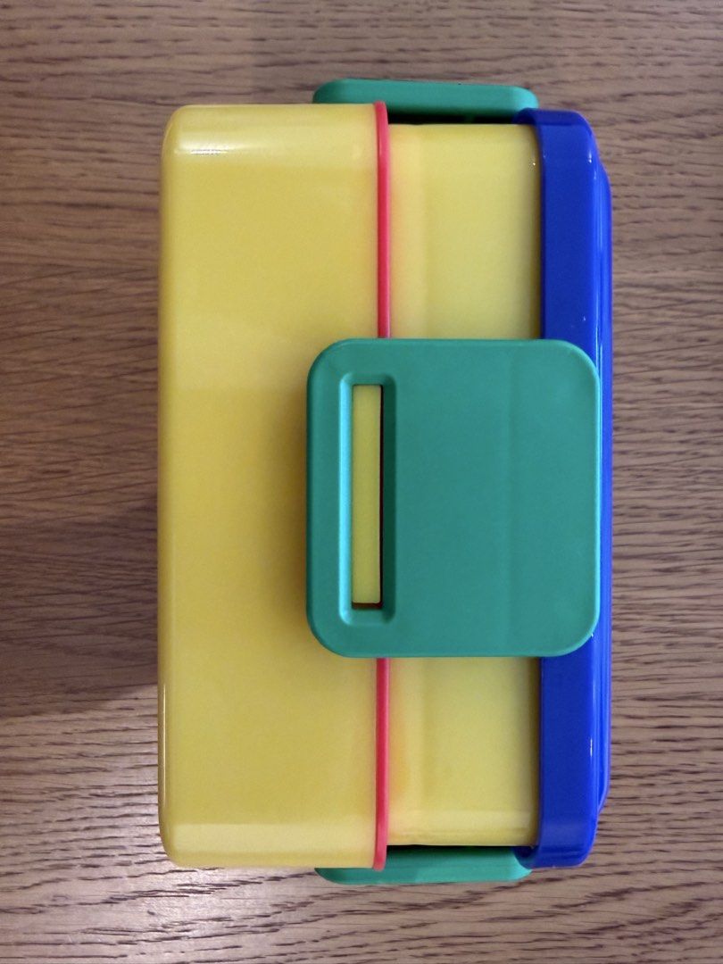 Wiggle Wiggle 2-Tier Lunchbox (Category: Weaning & Toddler Feeding) located in Quezon City. Submitted by chanhr (Listing ID 1461324909, Image 2). Description: Wiggle Wiggle 2-Tier Lunchbox Used few times only Like new .