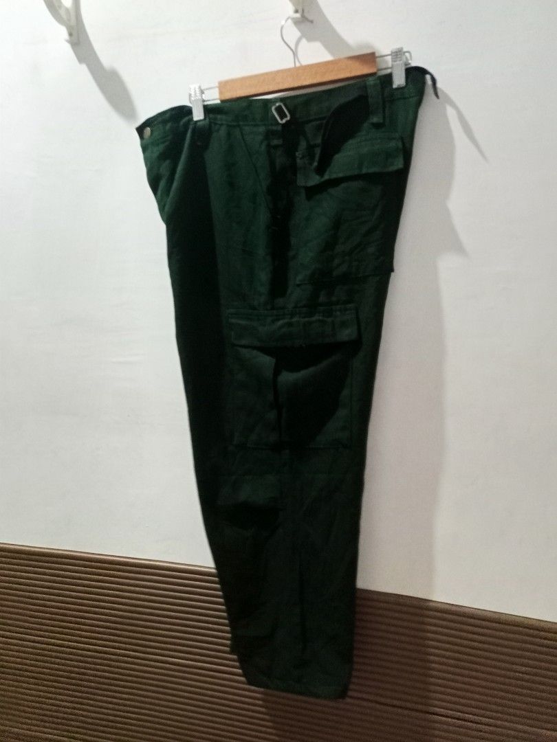 Wildland Fire Fighting Protective Garment Cargo Pants size 36 (Category: Jeans) located in Taguig. Submitted by mvdsh0p2022 (Listing ID 1461325418, Image 2). Description: - Dark green cargo pants - Brand: Tenney Manufacturing Co. Inc. - Size: 36x34 - Material: 80% Aramid, 20% Carbon Core - Meets wildland fire fighting protective garment requirements Dark green Cargo military cargo pants Size 36 Length 37 Excellent condition Color rate 9.8/10 650 