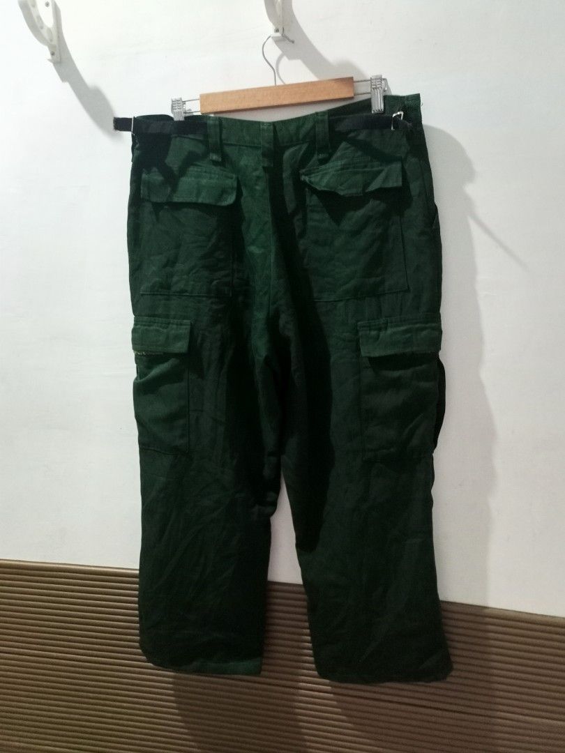 Wildland Fire Fighting Protective Garment Cargo Pants size 36 (Category: Jeans) located in Taguig. Submitted by mvdsh0p2022 (Listing ID 1461325418, Image 1). Description: - Dark green cargo pants - Brand: Tenney Manufacturing Co. Inc. - Size: 36x34 - Material: 80% Aramid, 20% Carbon Core - Meets wildland fire fighting protective garment requirements Dark green Cargo military cargo pants Size 36 Length 37 Excellent condition Color rate 9.8/10 650 