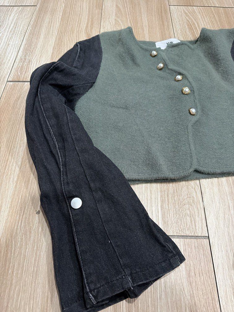 Winter jacket (Category: Coats, Jackets and Outerwear) located in Kota Kinabalu. Submitted by sheenacollection (Listing ID 1461441982, Image 3). Description: Wool w jeans sleeve.