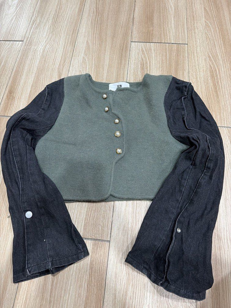Winter jacket (Category: Coats, Jackets and Outerwear) located in Kota Kinabalu. Submitted by sheenacollection (Listing ID 1461441982, Image 1). Description: Wool w jeans sleeve.