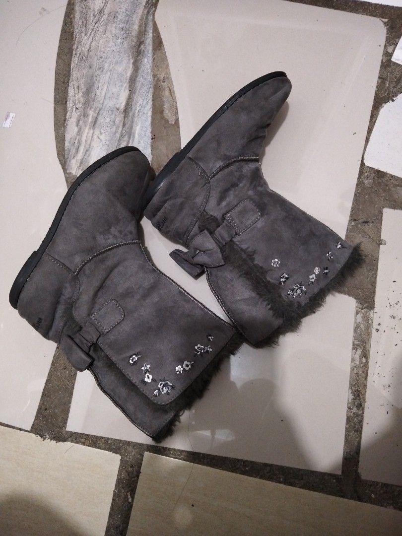 Winter Boots for Kids (Category: Babies & Kids Fashion) located in El Salvador. Submitted by francheskaukayukay (Listing ID 1461401570, Image 1). Description: size 5.