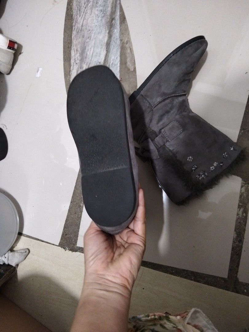 Winter Boots for Kids (Category: Babies & Kids Fashion) located in El Salvador. Submitted by francheskaukayukay (Listing ID 1461401570, Image 3). Description: size 5.