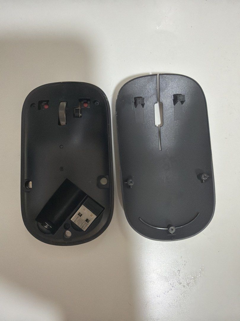 Wireless Optical Mouse (Category: Mouse & Mousepads) located in Manila. Submitted by heyannie0415 (Listing ID 1461560387, Image 1). Description: - Black wireless mouse - Works perfectly, tested and ready! - Uses one (1) AA battery (not included) - USB receiver included - Smooth-functioning scroll wheel - Ideal for everyday computer use.