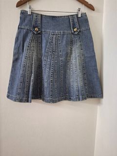 (Category: ) located in . Submitted by closet_collection_ (Listing ID 1461393830, Image 1). Description: .
