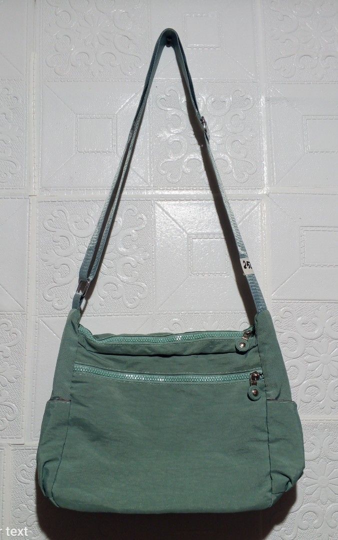 Women Sling Bag (Category: Cross-body Bags) located in Manila. Submitted by darweza_23 (Listing ID 1461448019, Image 2). Description: .