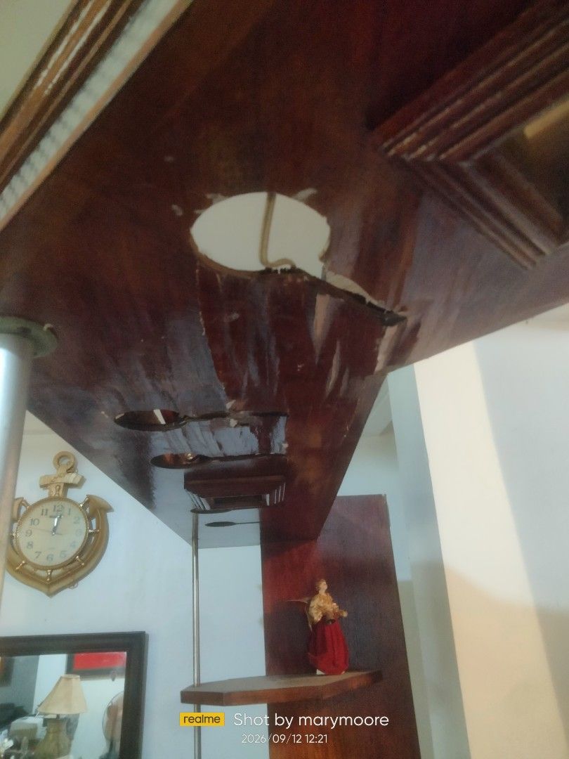 Wooden home bar counter (Category: Other Home Decor) located in Manila. Submitted by moranolito25893 (Listing ID 1461324744, Image 3). Description: minor issue lang.