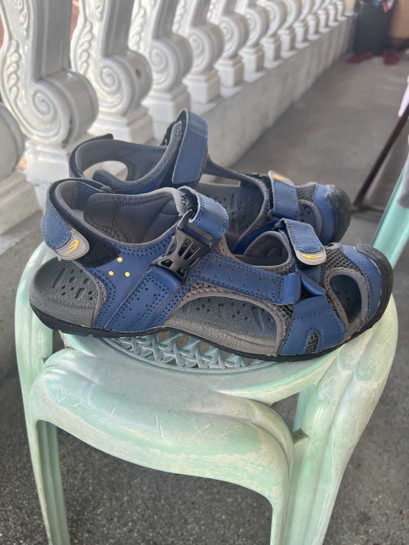 World Balance Blue Sandals for Men (Category: Slippers & Slides) located in Quezon City. Submitted by trisha_1998 (Listing ID 1461325157, Image 3). Description: World Balance - Color: Blue - Features: Adjustable velcro straps, comfortable footbed - Ideal for: Outdoor activities, casual wear - Condition: Good, with minor scuffs on the toe area.