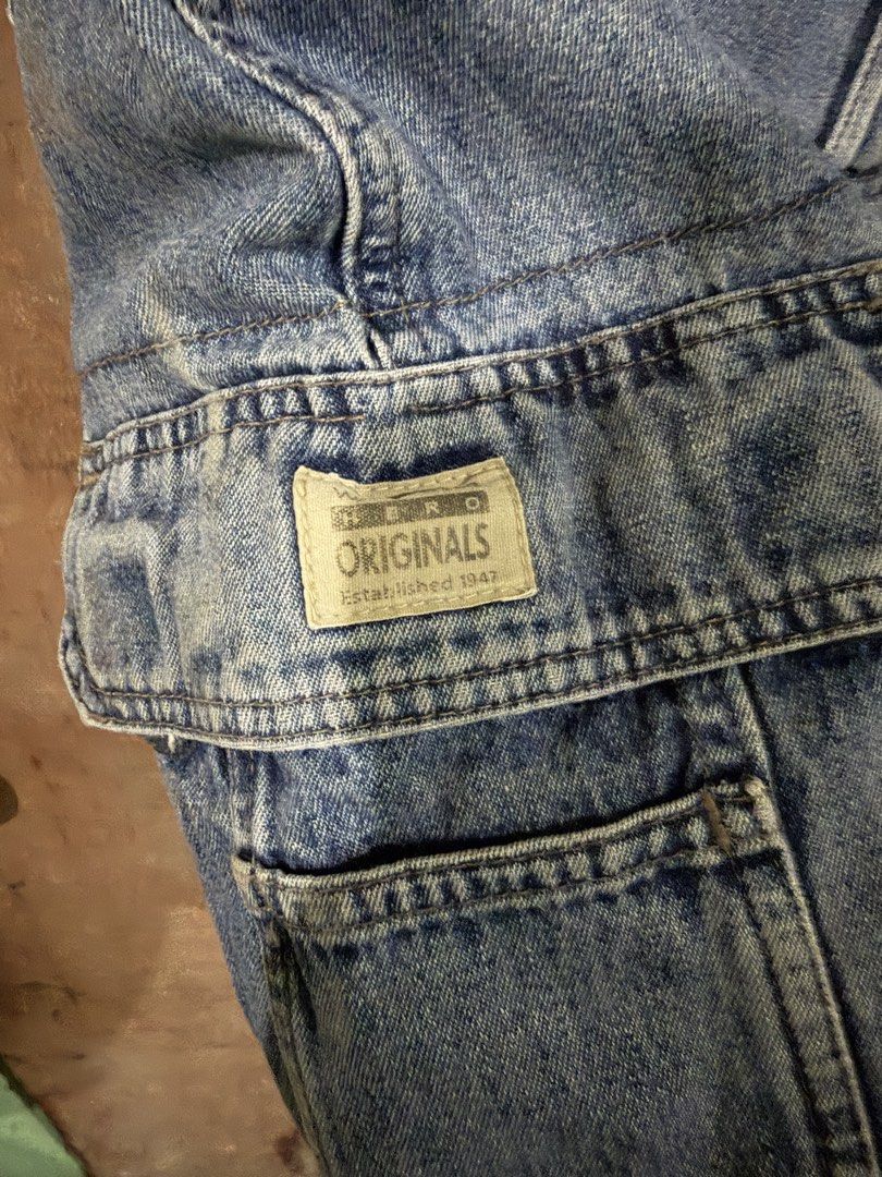 Wrangler 6 Pocket Jorts (Category: Shorts) located in Calasiao. Submitted by used_goodies222 (Listing ID 1461334467, Image 3). Description: Waistline: 36 Length: 22 Issue: washable stains Authentic .